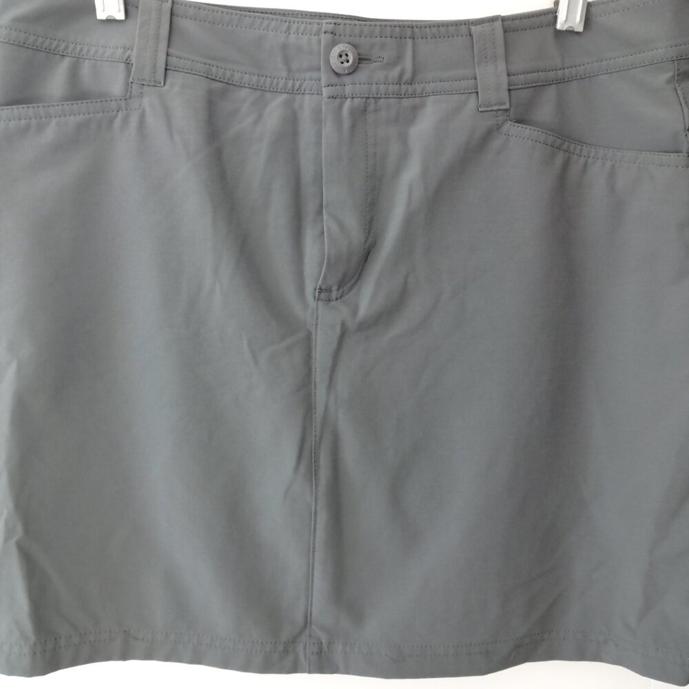 Eddie Bauer Skort, Button and Zip Skort, Size 10